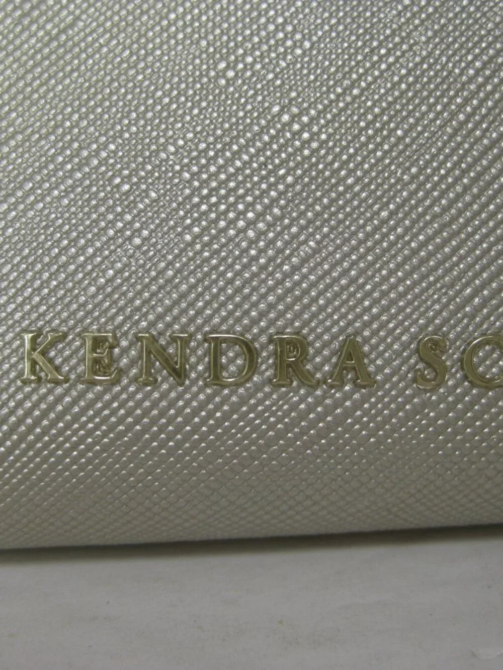 KENDRA SCOTT Make Up Cosmetics Zip Bag Dopp Pouch Silver Gold NWT